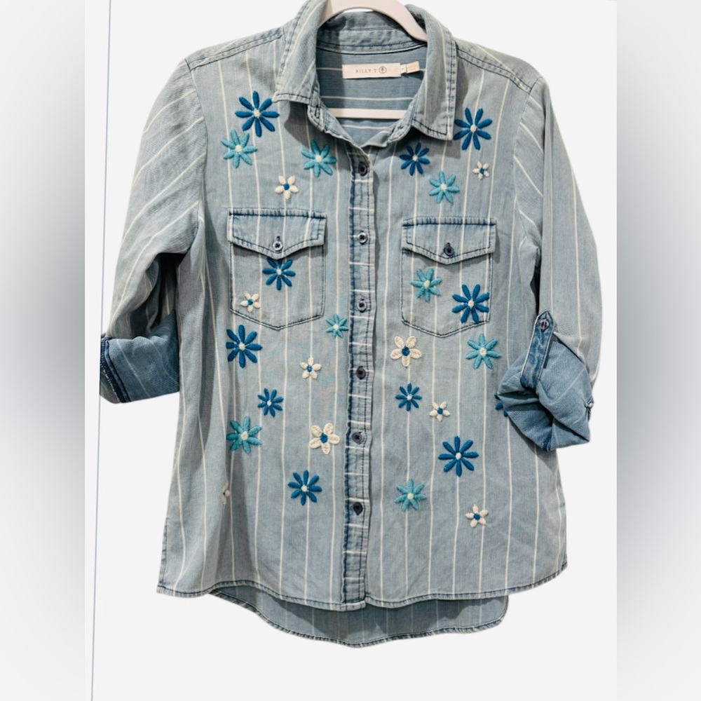 Billy T women’s Small cuff sleeve button up floral embroidered blue denim shirt